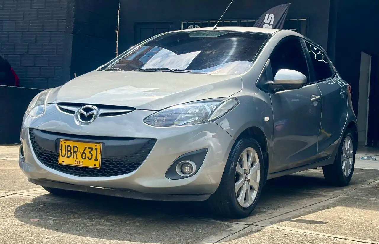 Mazda 2015 foto 1