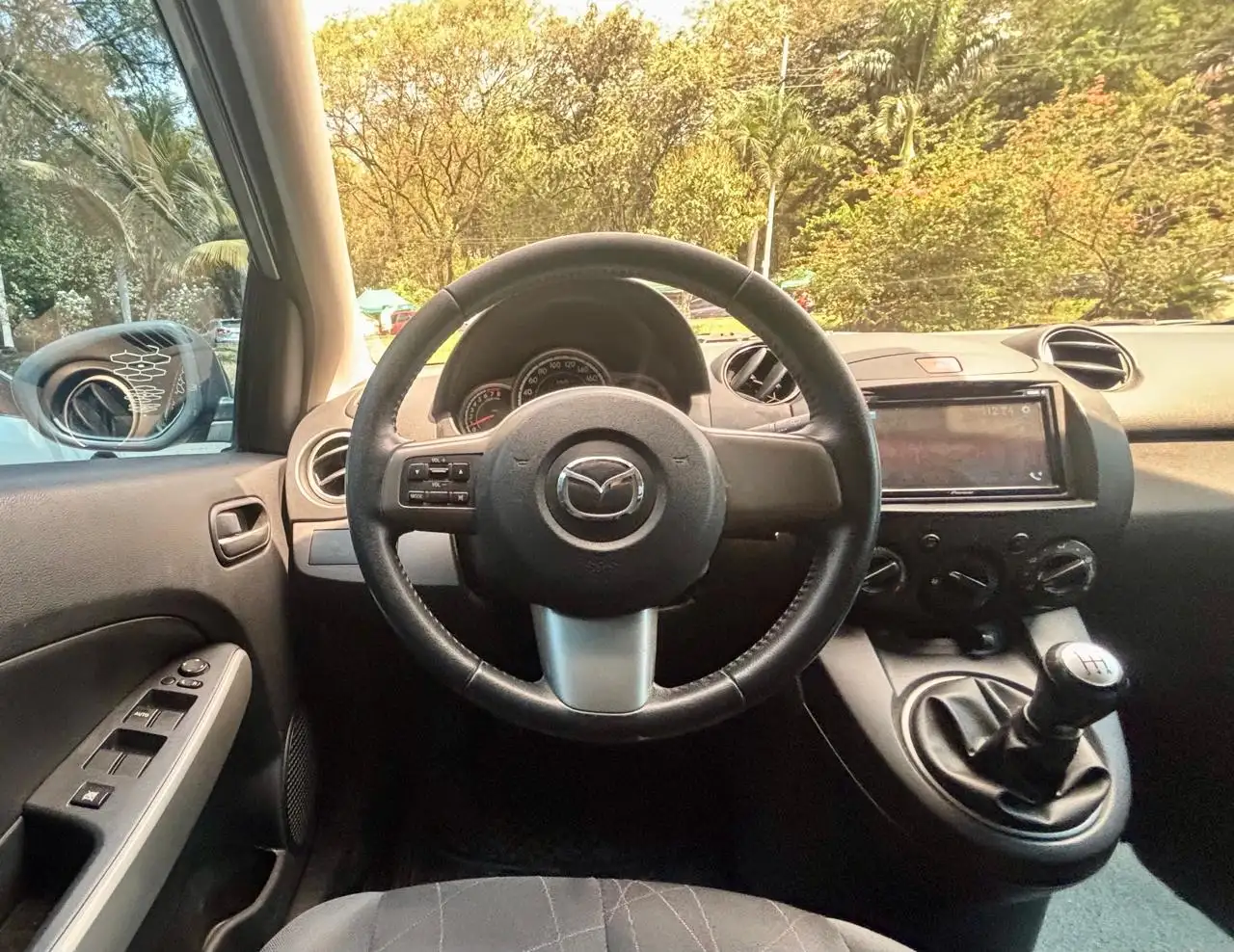 Mazda 2015 foto 3