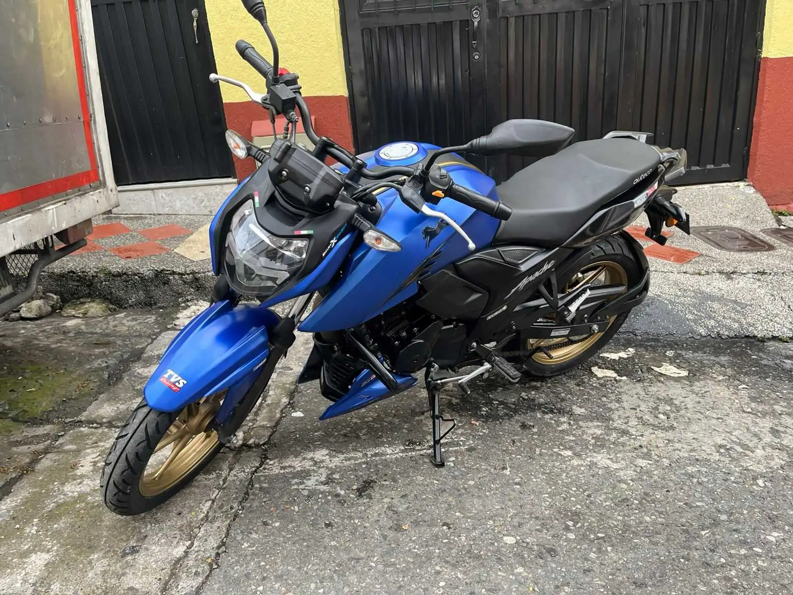 TVS Apache foto 1