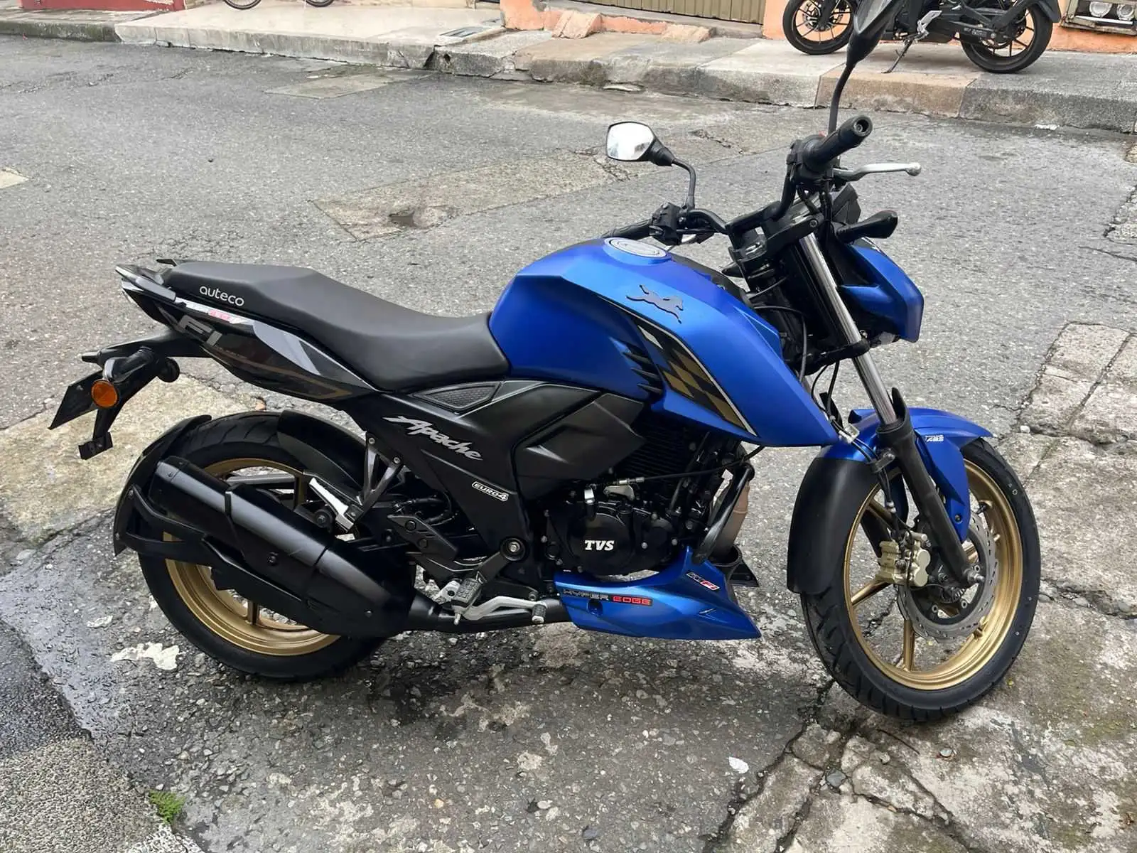 TVS Apache foto 2
