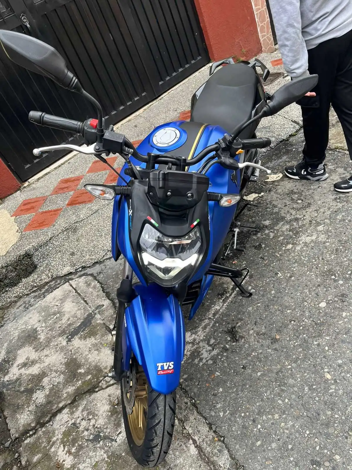 TVS Apache foto 3