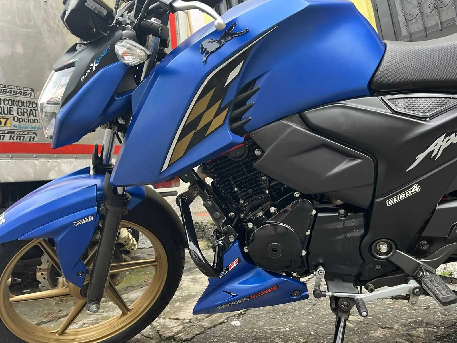 TVS Apache foto 4