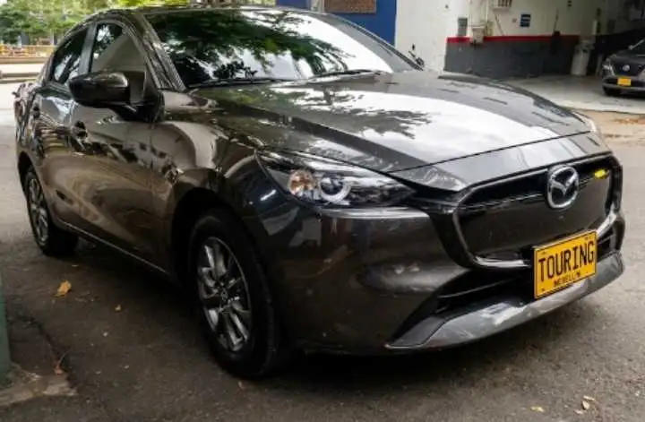 Mazda TOURING SEDAN AT  foto 2