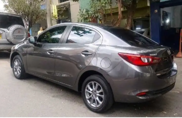 Mazda TOURING SEDAN AT  foto 3