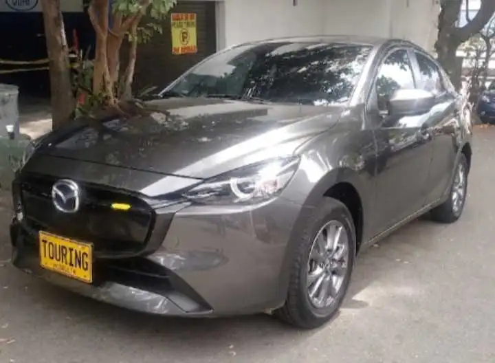 Mazda TOURING SEDAN AT  foto 4