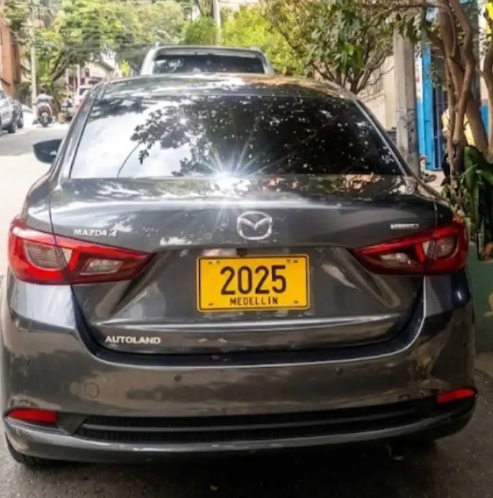 Mazda TOURING SEDAN AT  foto 5