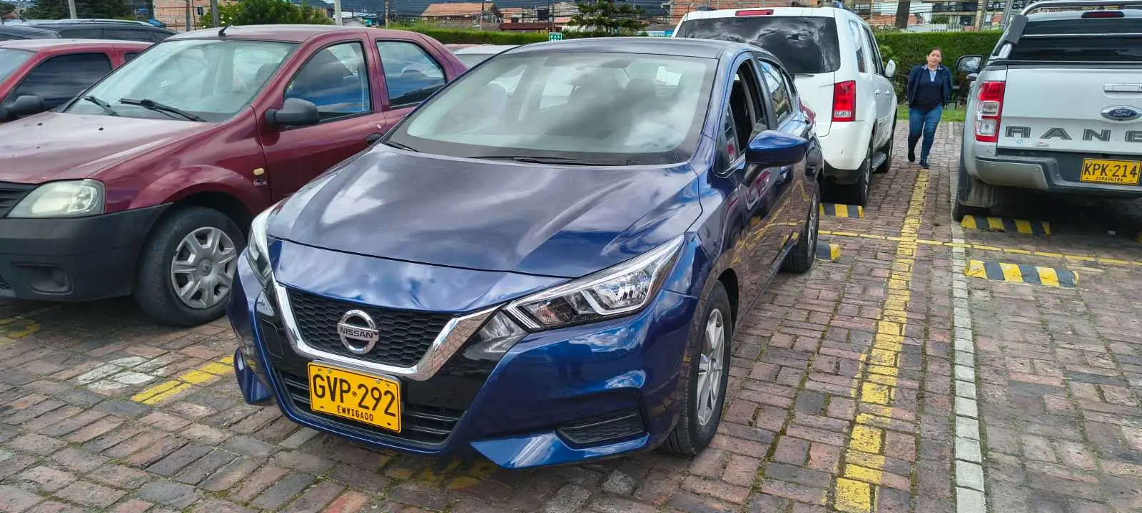 Nissan Versa  foto 1