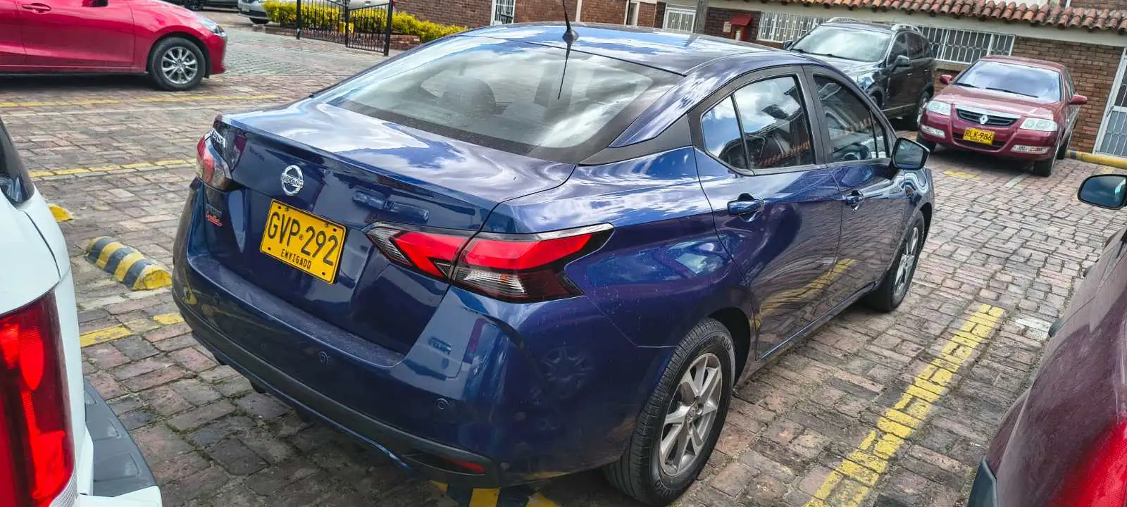 Nissan Versa  foto 2