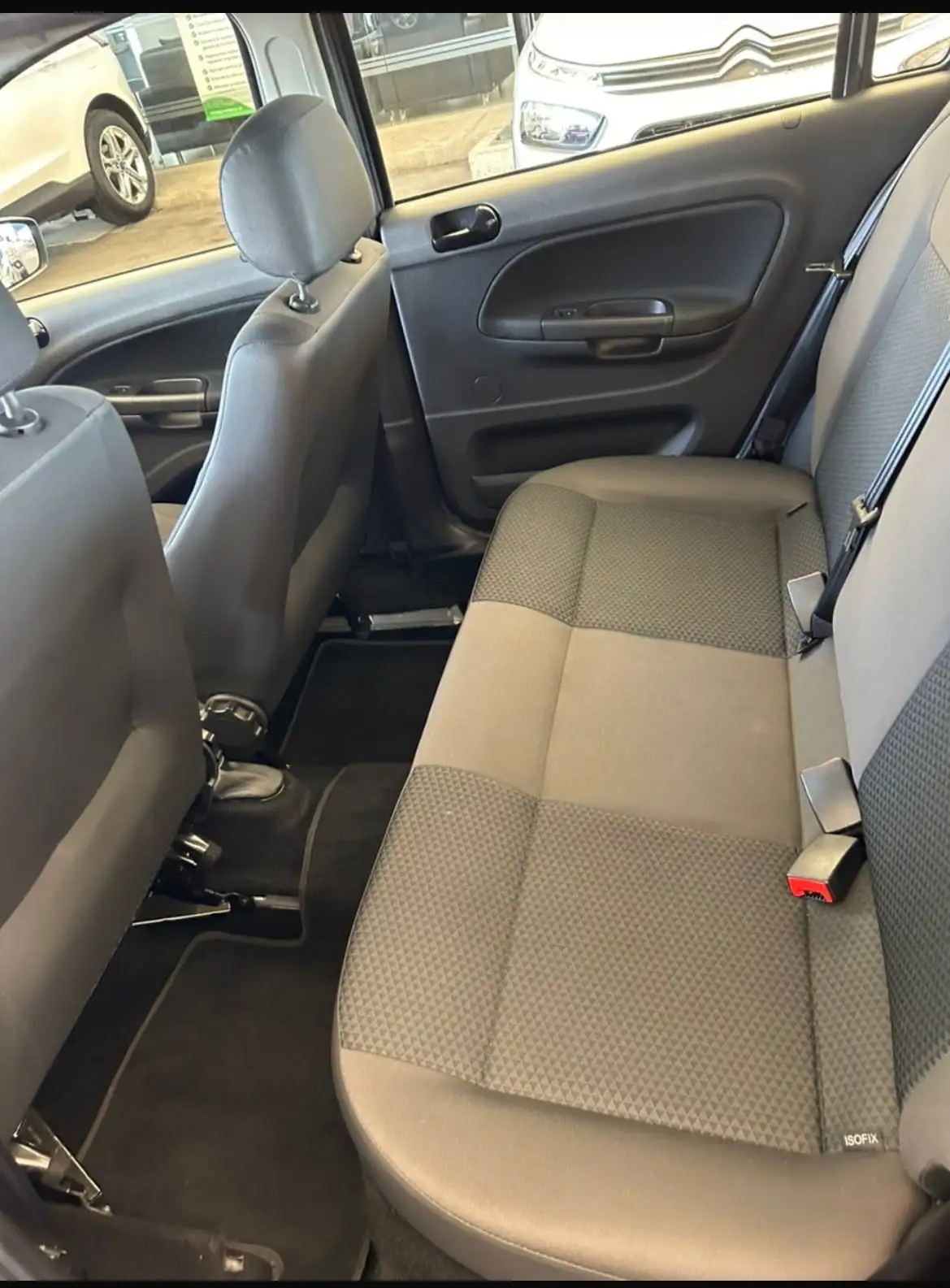 Volkswagen Voyage foto 5