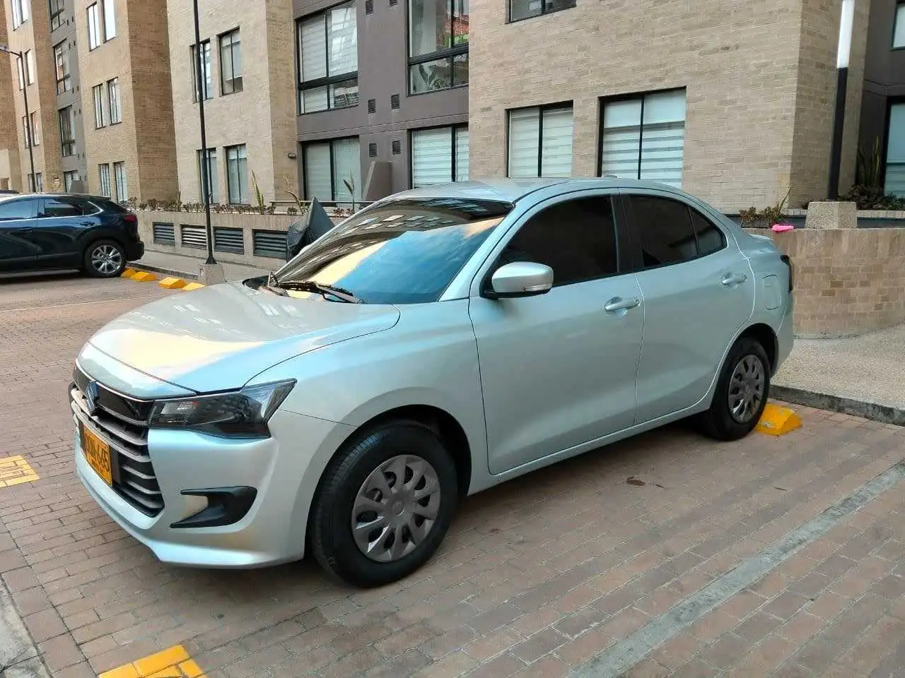 Suzuki Dzire  foto 1