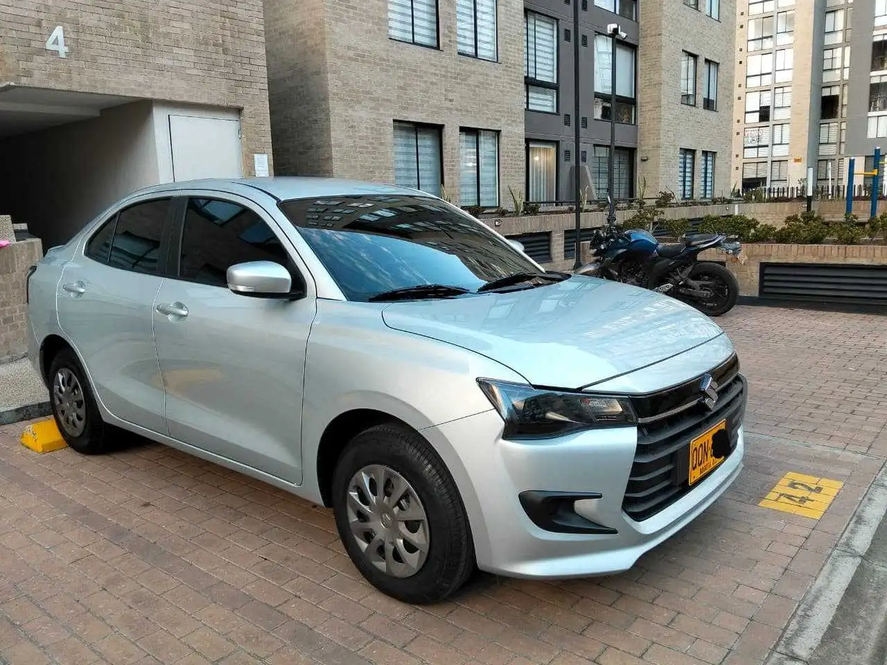 Suzuki Dzire  foto 3