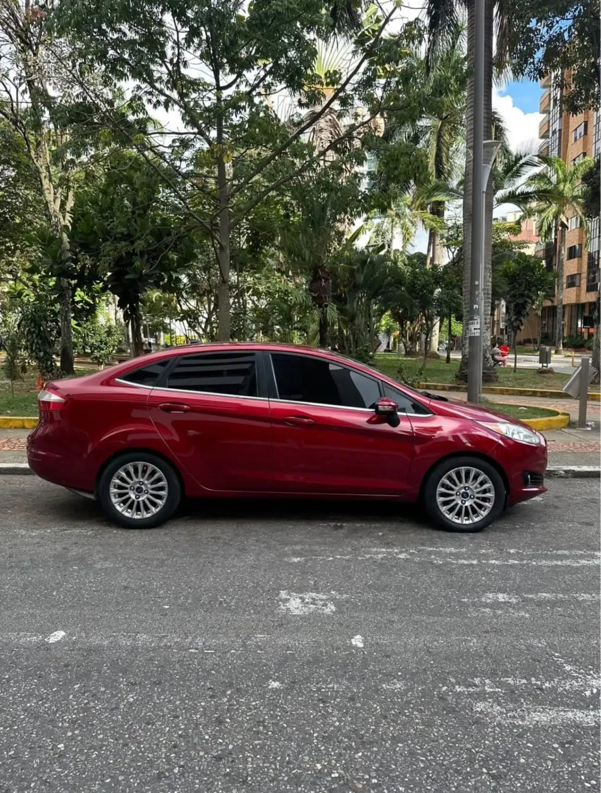 Ford Fiesta foto 2