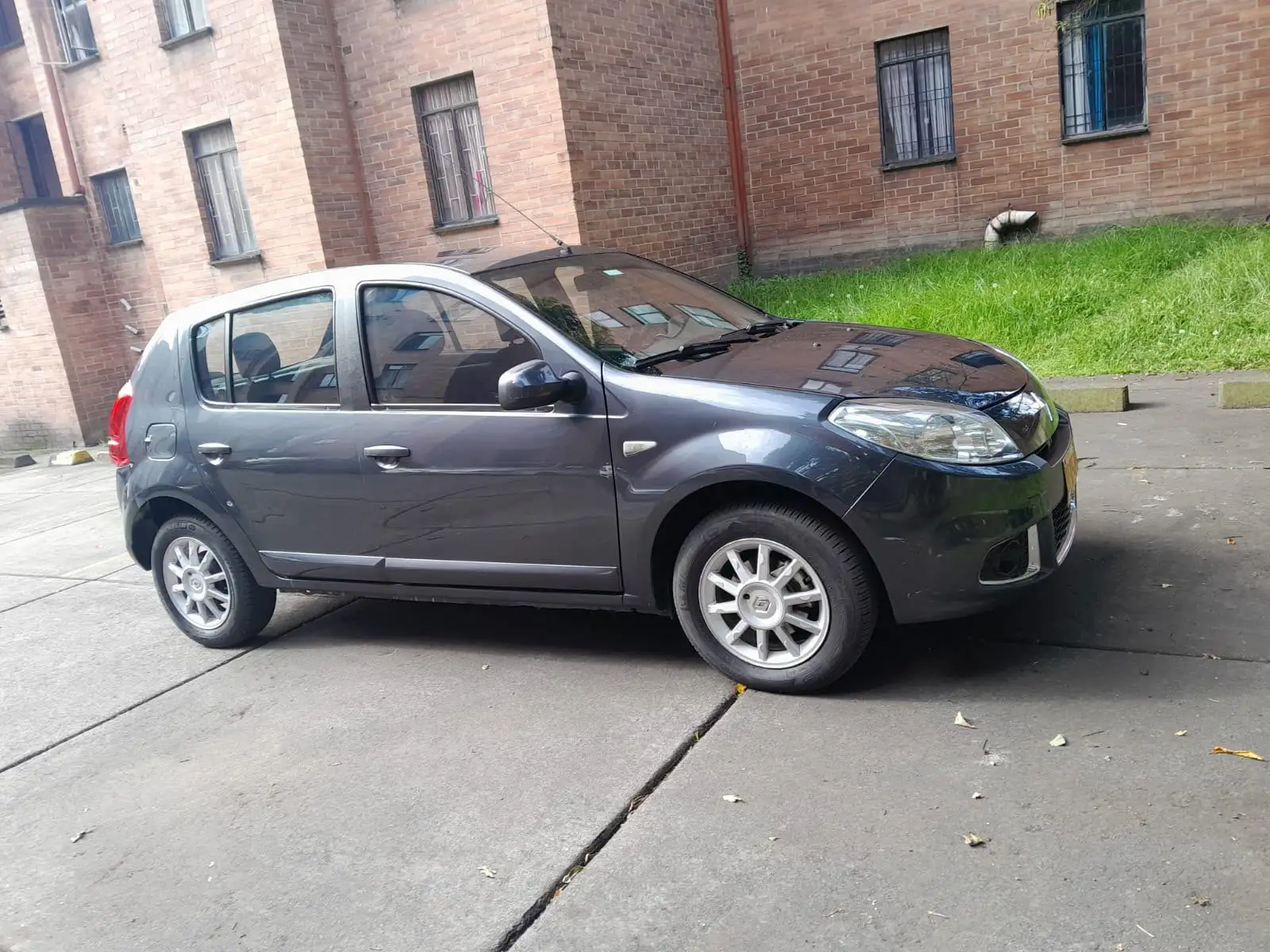 Renault SANDERO foto 3