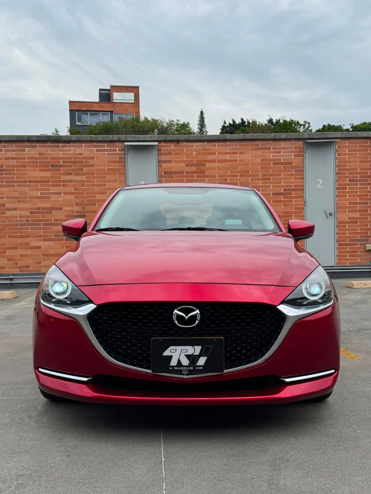 Mazda 2 Sedan  foto 1