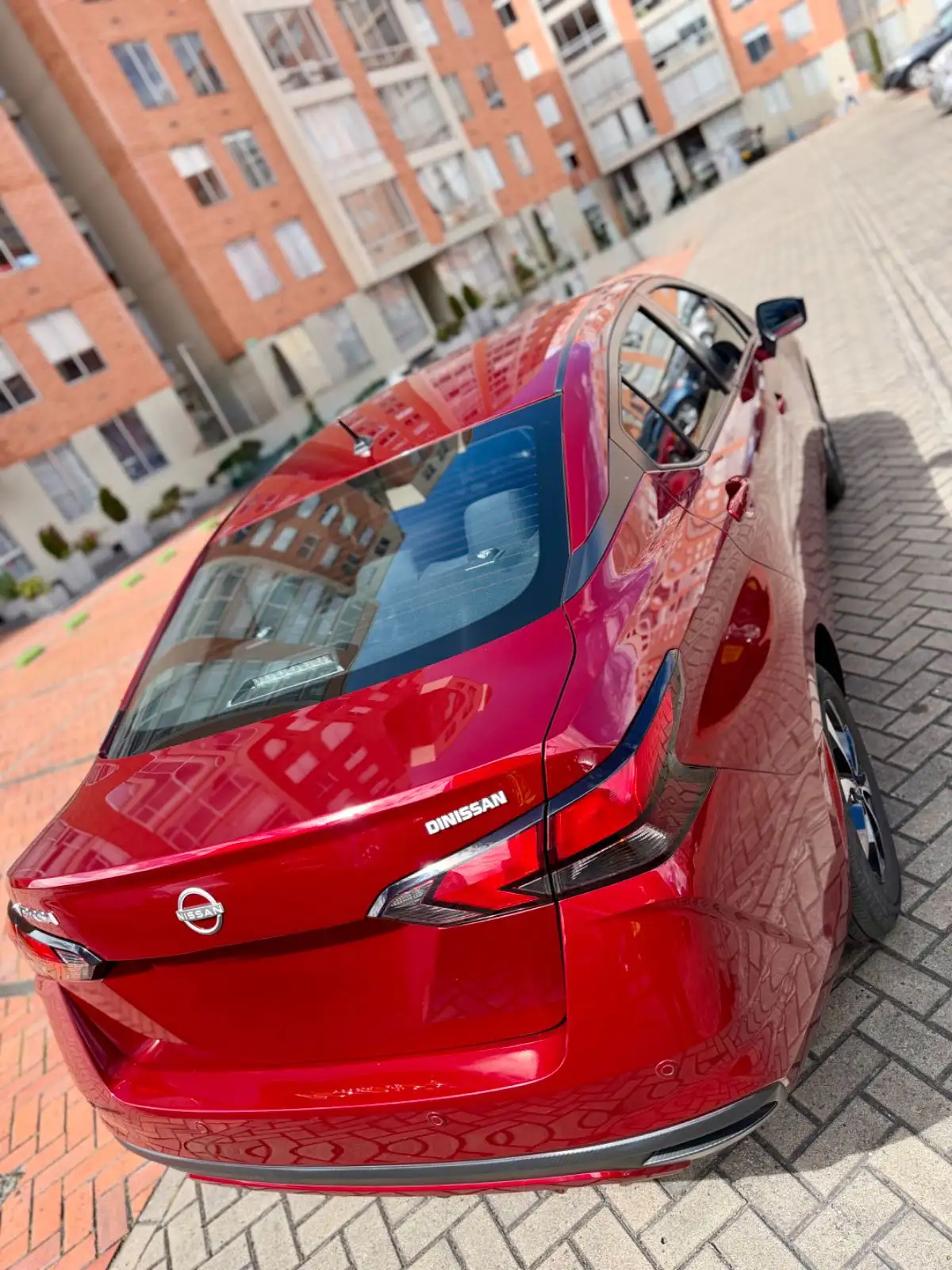 Nissan Versa foto 3