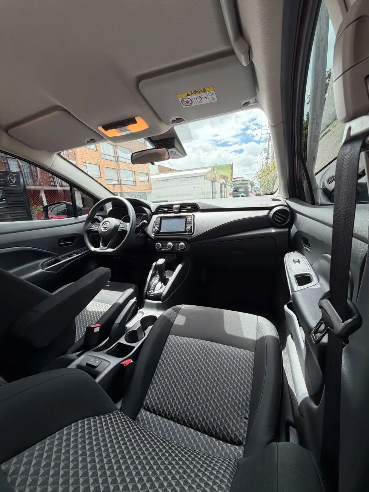 Nissan Versa foto 5
